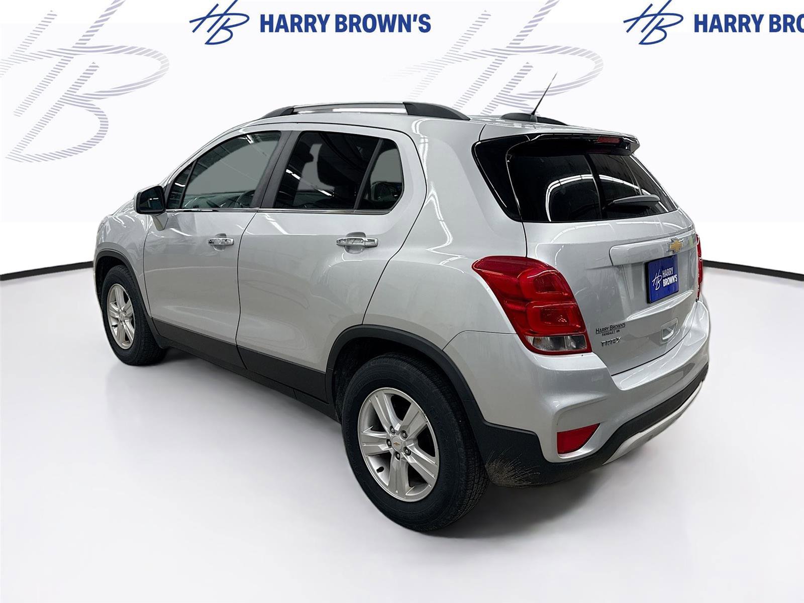 Used 2017 Chevrolet Trax LT w/ LT Convenience Package FWD image 2