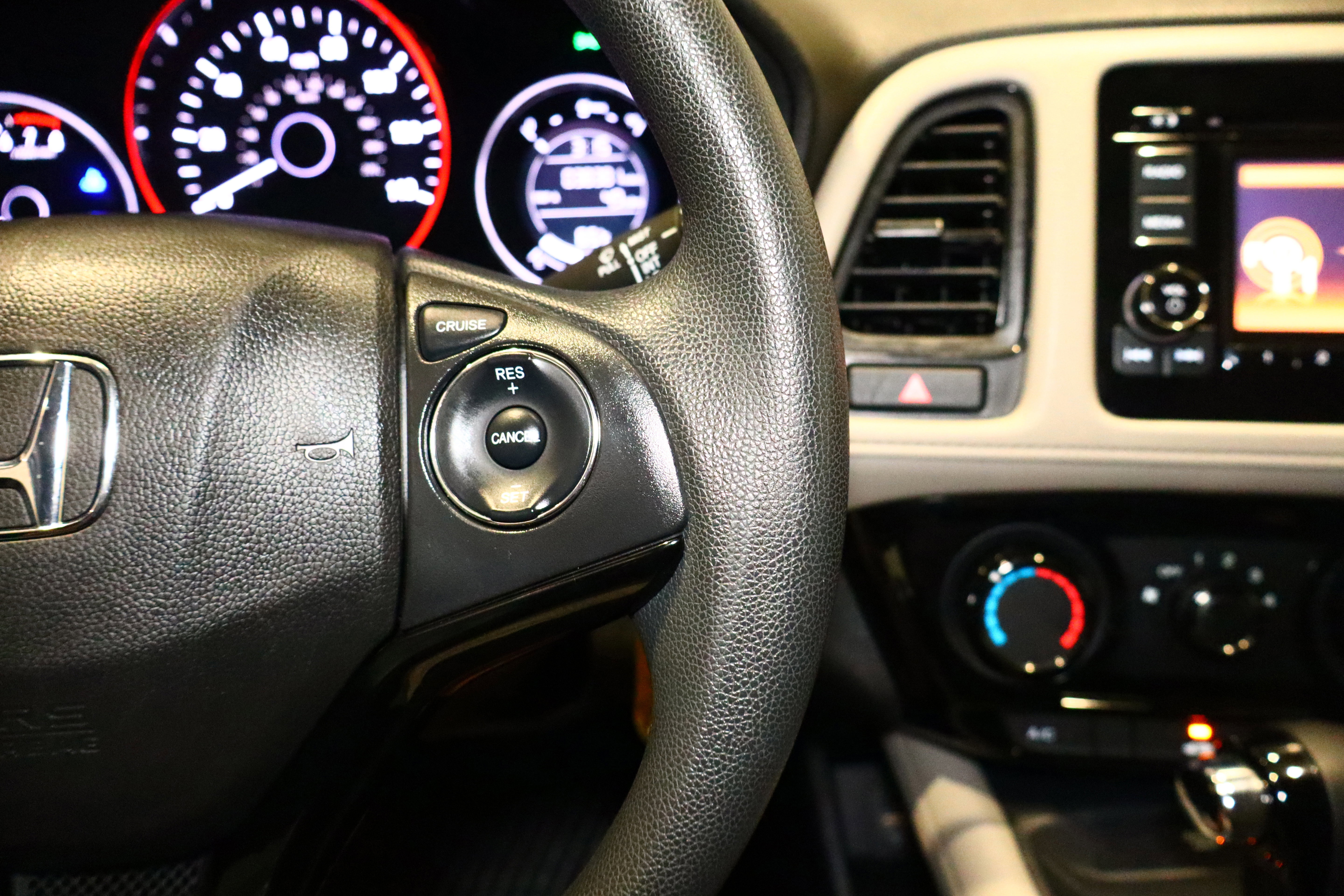 Used 2022 Honda HR-V LX image 9