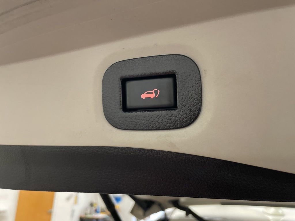 Used 2020 Nissan Rogue SV w/ Premium Package image 11