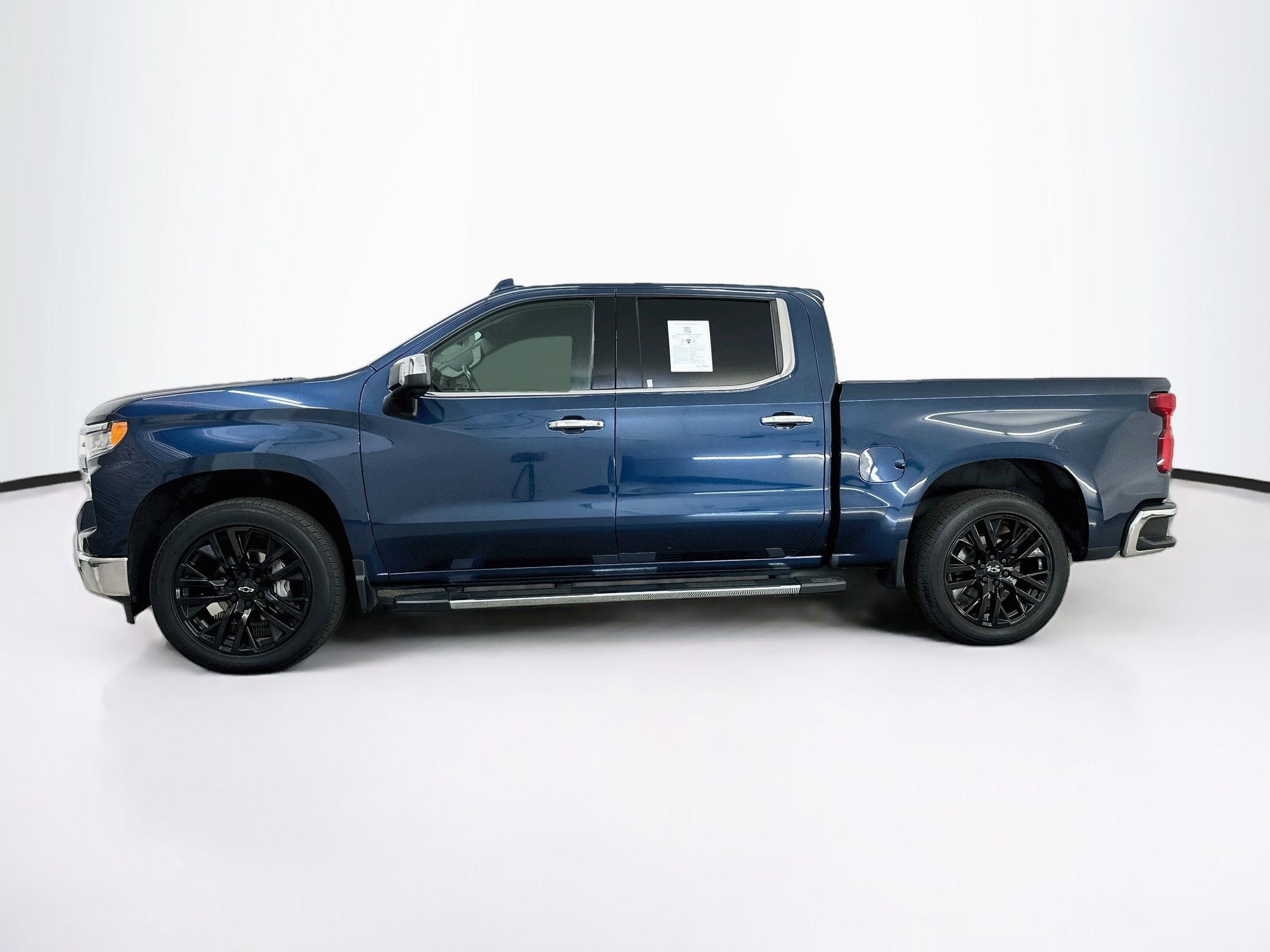 Used 2022 Chevrolet Silverado 1500 LTZ w/ Technology Package AWD/4WD image 4