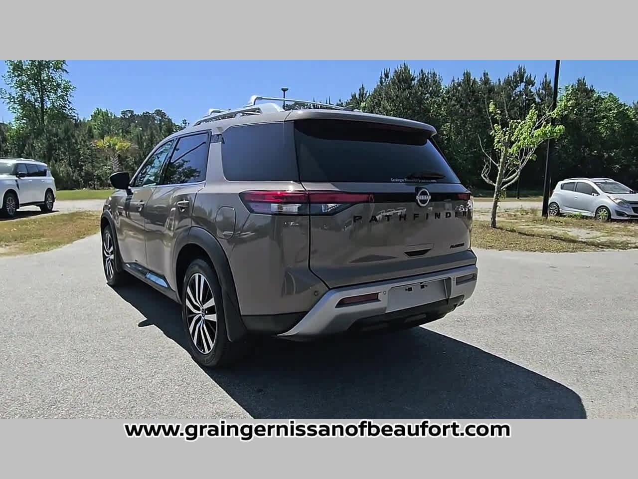 Used 2023 Nissan Pathfinder Platinum w/ Black Appearance Package image 24