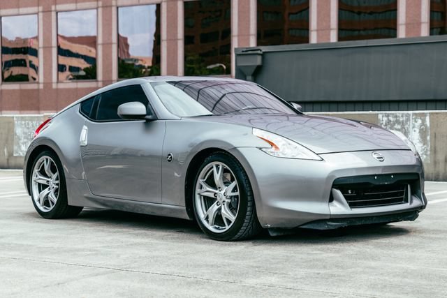 Used 2009 Nissan 370Z Touring RWD image 5