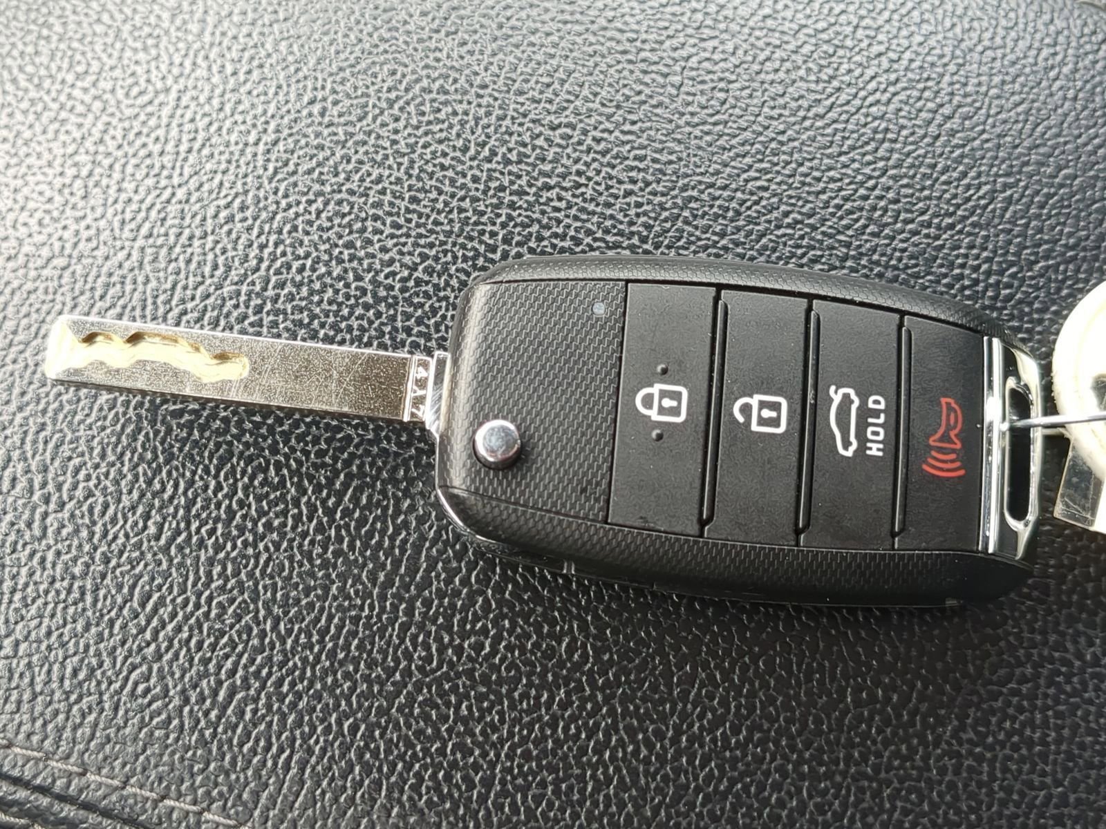 Used 2017 Kia Optima LX image 34