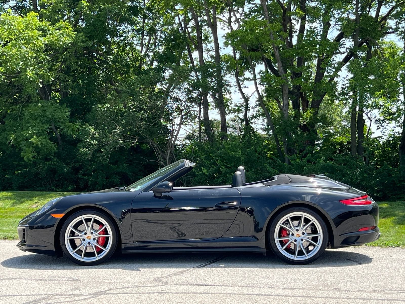 Certified 2019 Porsche 911 Carrera 4S AWD/4WD image 2