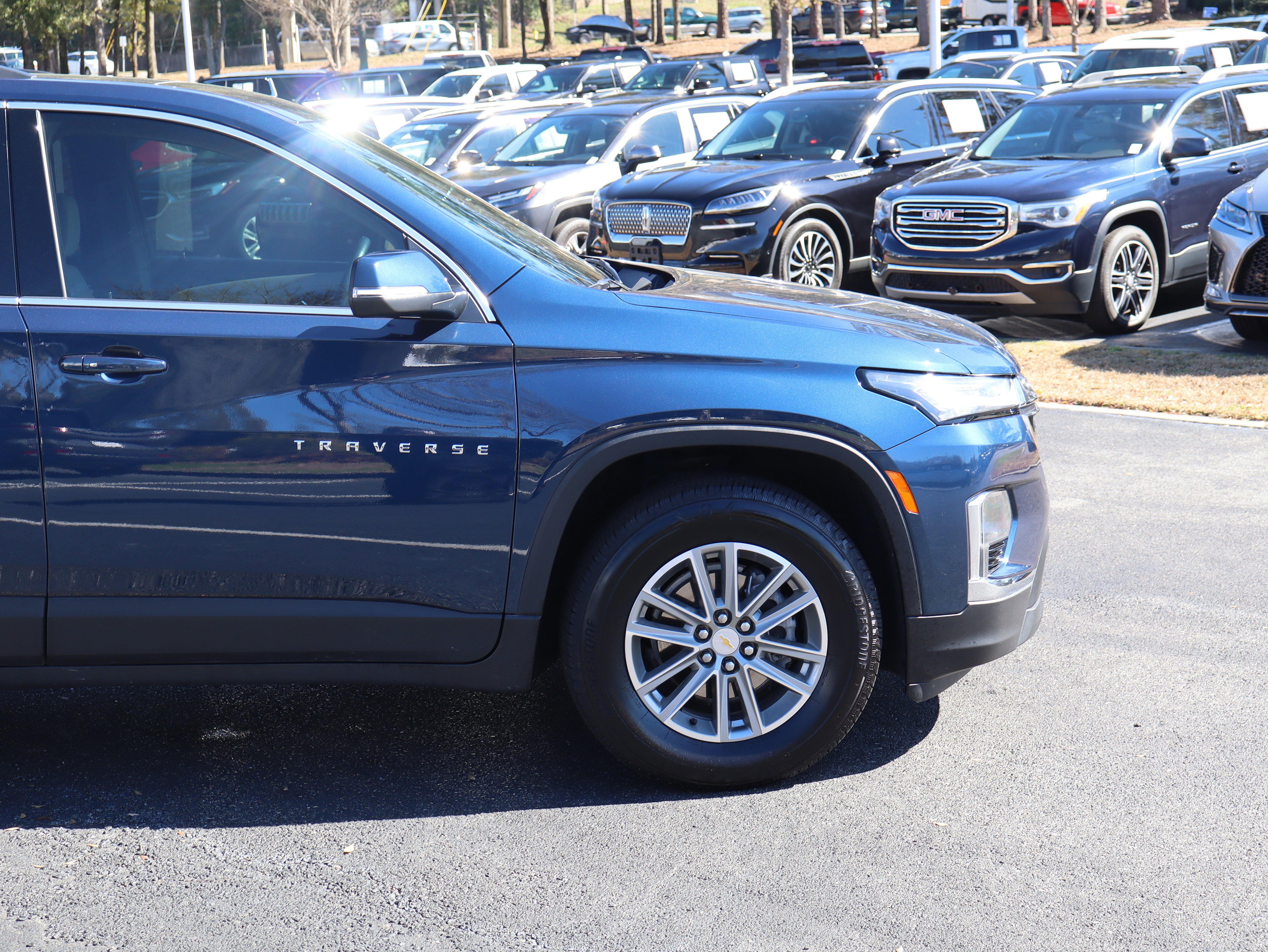 Used 2023 Chevrolet Traverse LT image 5