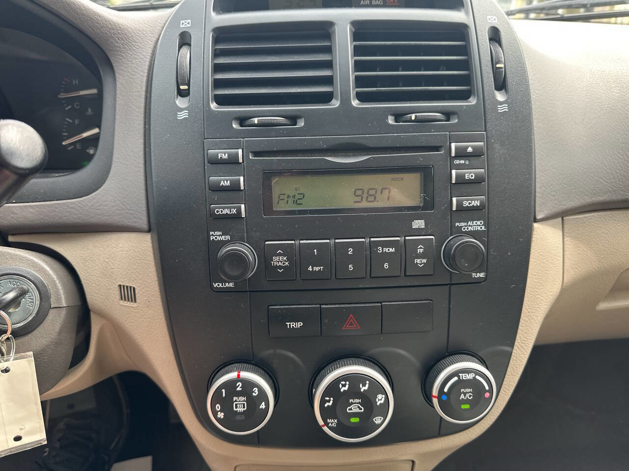 Used 2009 Kia Spectra EX image 18