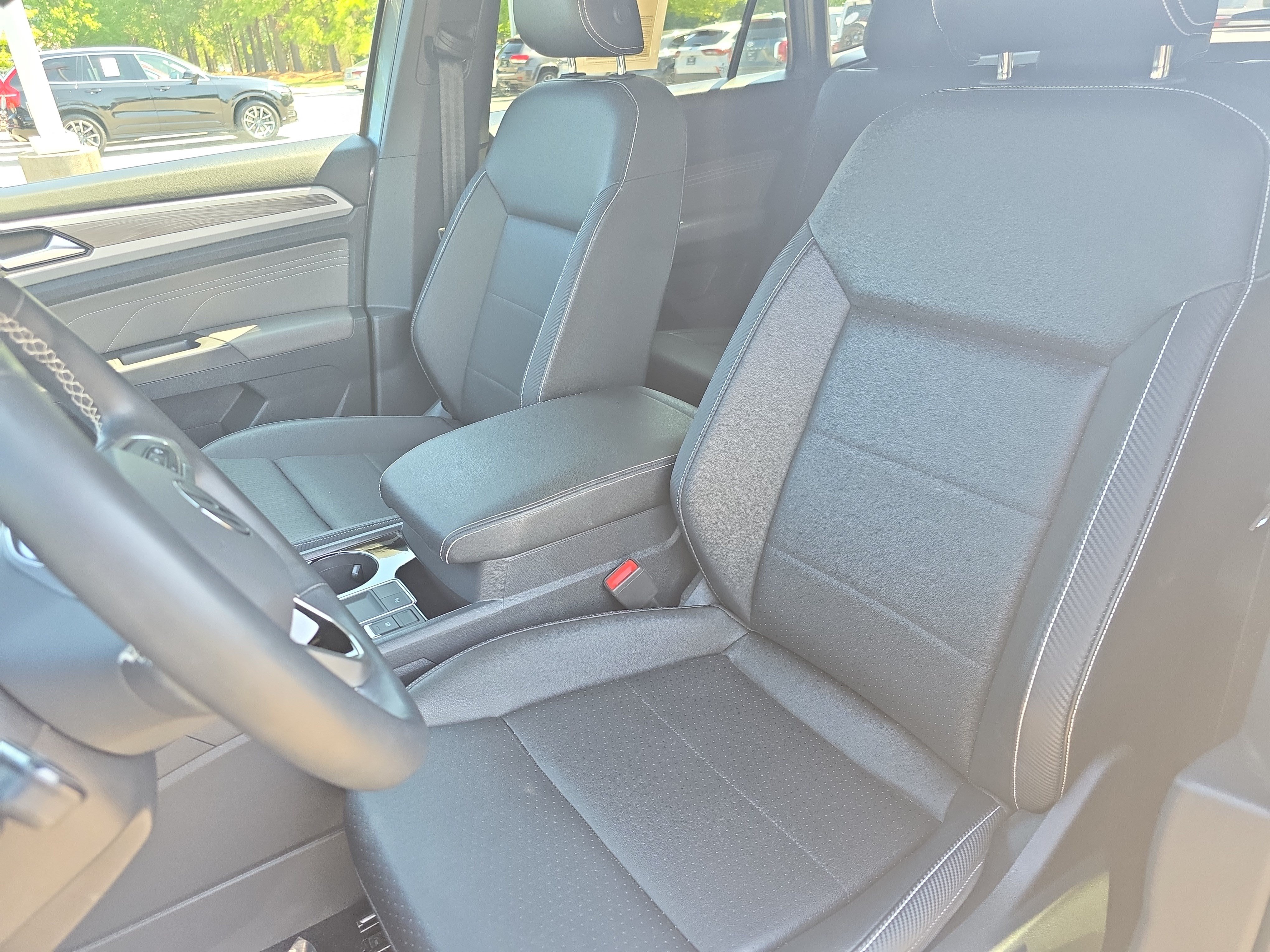 Used 2023 Volkswagen Atlas Cross Sport SE w/ Panoramic Sunroof Package FWD image 16