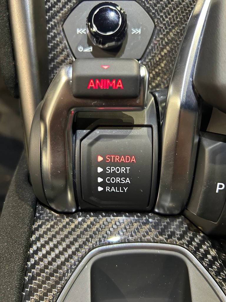 Used 2024 Lamborghini Urus Performante AWD/4WD image 26