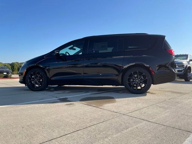 New 2026 Chrysler Pacifica Limited w/ S Appearance Package