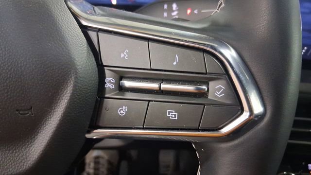 Used 2024 Chevrolet Traverse LT w/ Enhanced Driving Package image 32