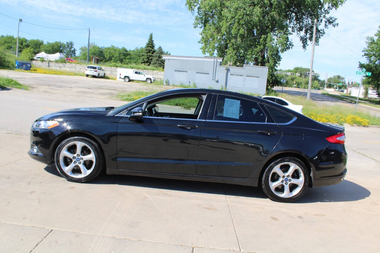 Used 2015 Ford Fusion SE w/ Equipment Group 201A FWD image 5