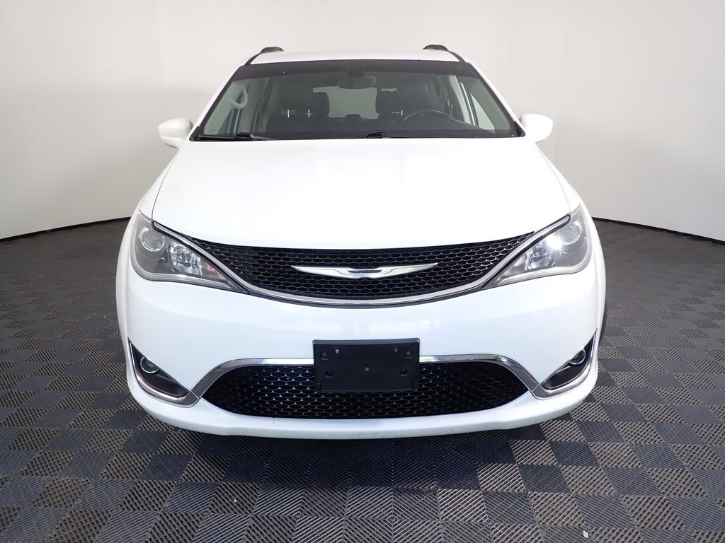 Used 2017 Chrysler Pacifica Touring-L w/ Tire & Wheel Group FWD image 8