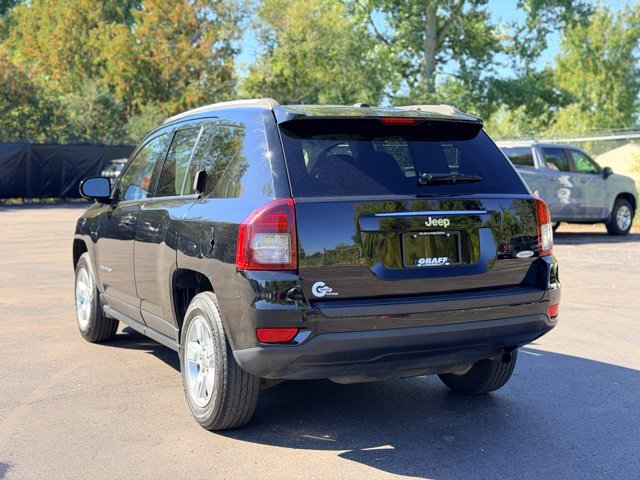 Used 2017 Jeep Compass Latitude FWD image 5
