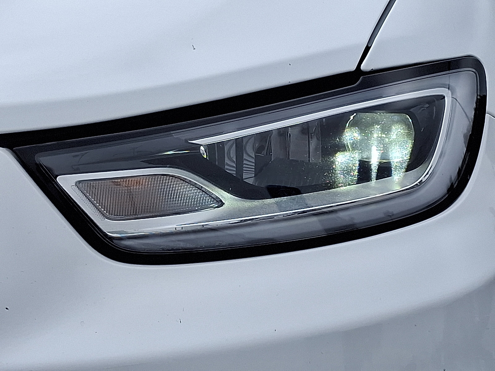 Used 2024 Chrysler Pacifica Touring-L image 9