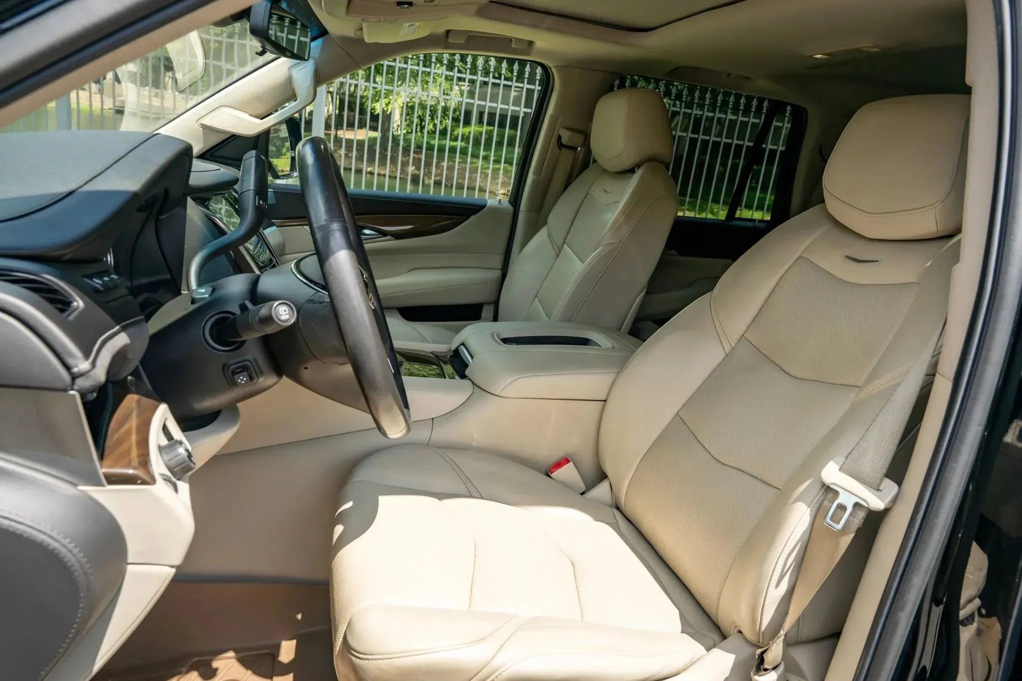 Used 2020 Cadillac Escalade Luxury RWD image 11