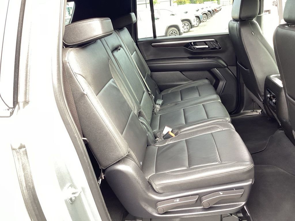 Used 2025 Chevrolet Suburban Z71 AWD/4WD image 21