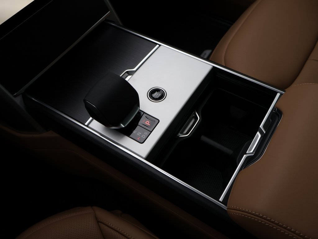 New 2025 Land Rover Range Rover SE image 25