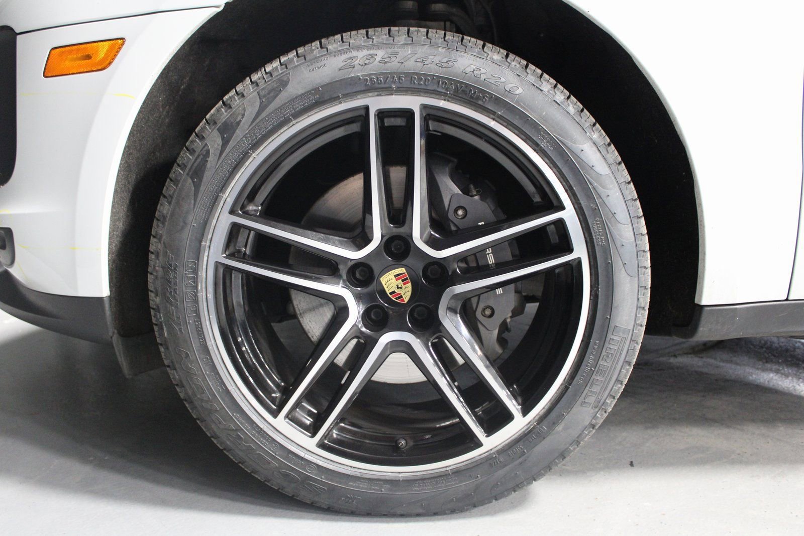 Certified 2021 Porsche Macan image 17