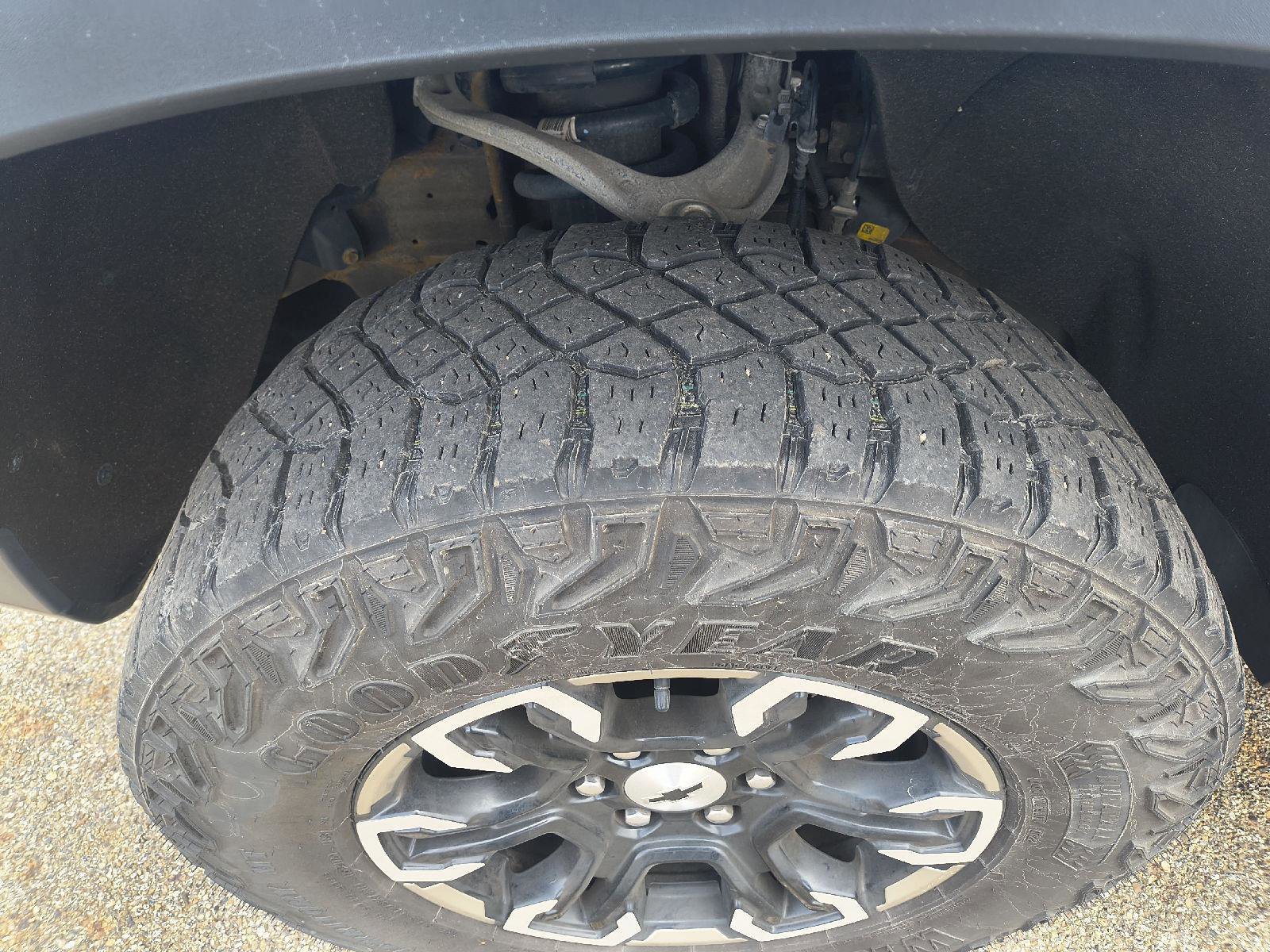 Used 2022 Chevrolet Silverado 1500 ZR2 image 37