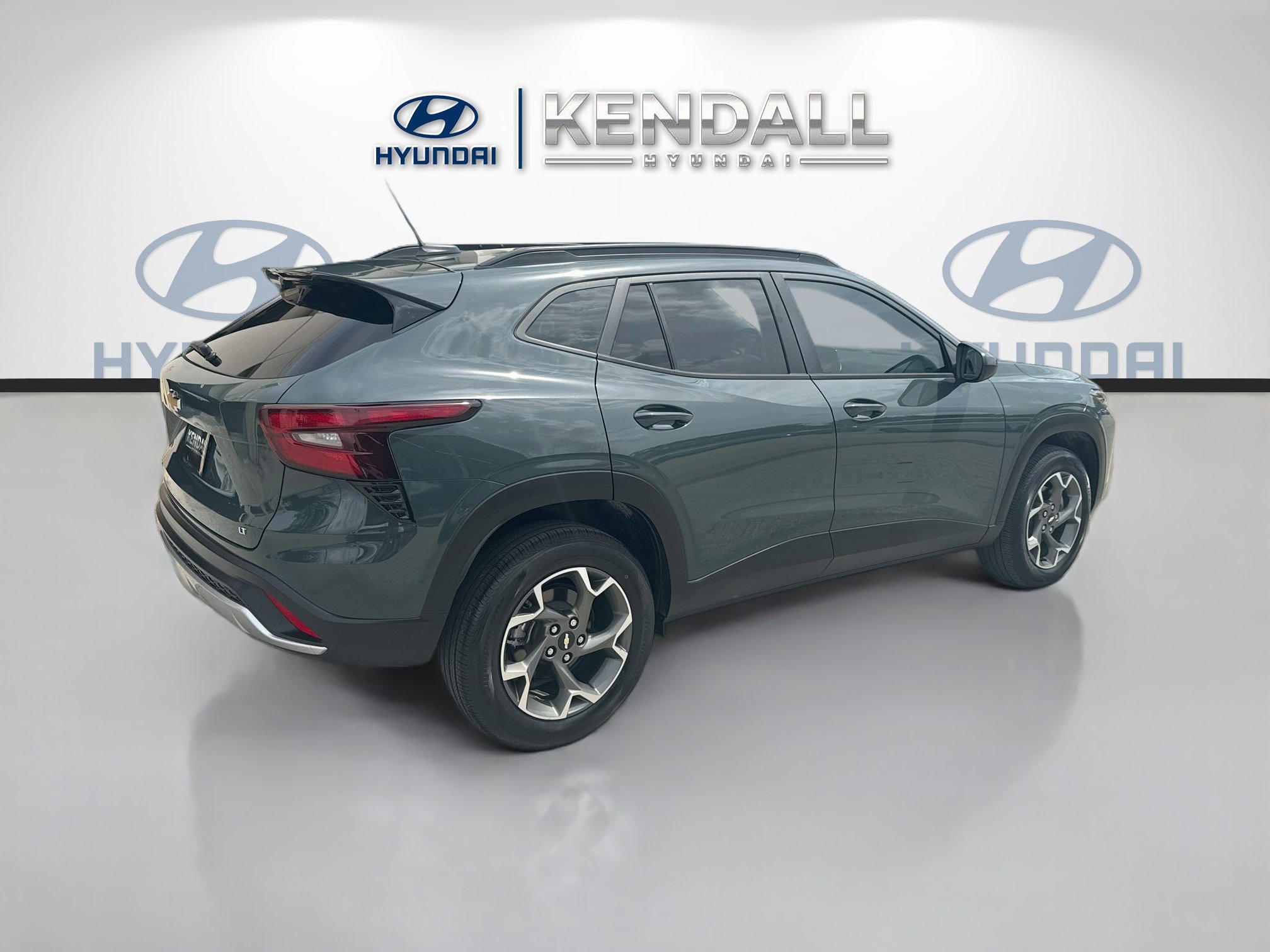 Used 2025 Chevrolet Trax LT FWD image 6