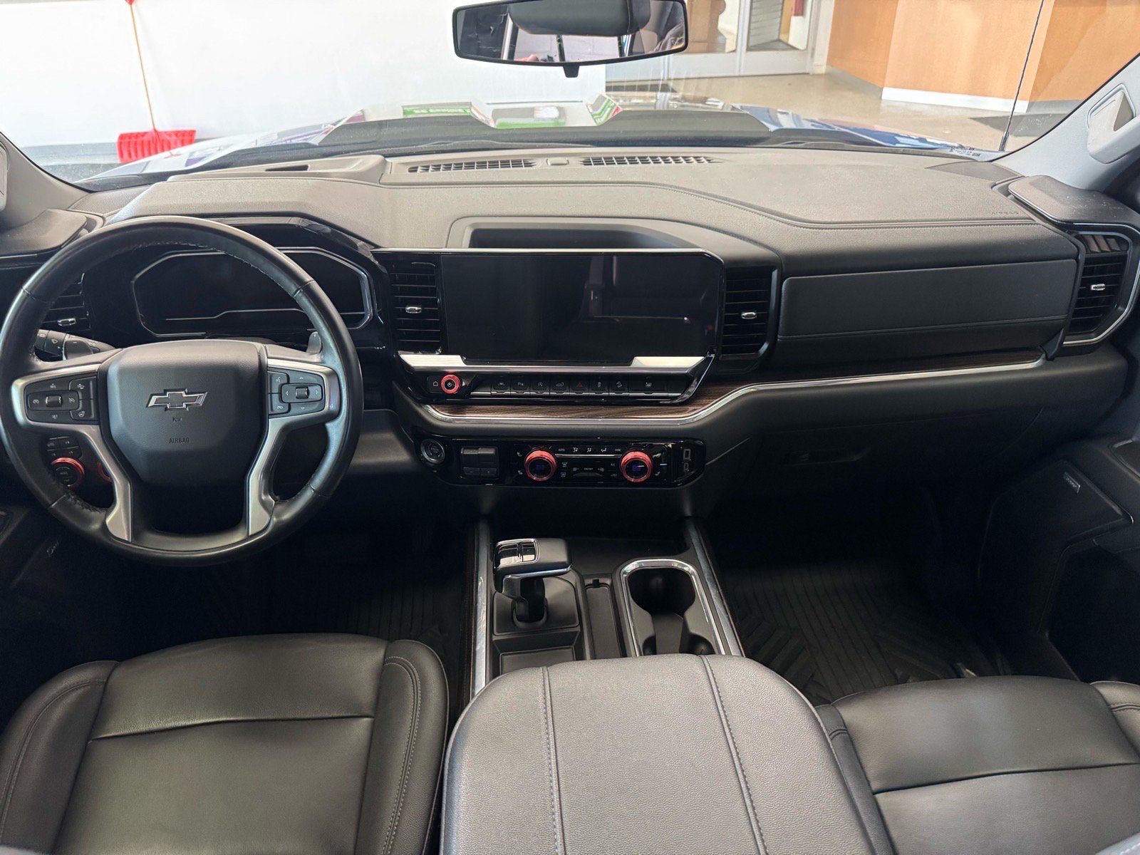 Used 2024 Chevrolet Silverado 1500 LT Trail Boss w/ LT Trail Boss Premium Package AWD/4WD image 11