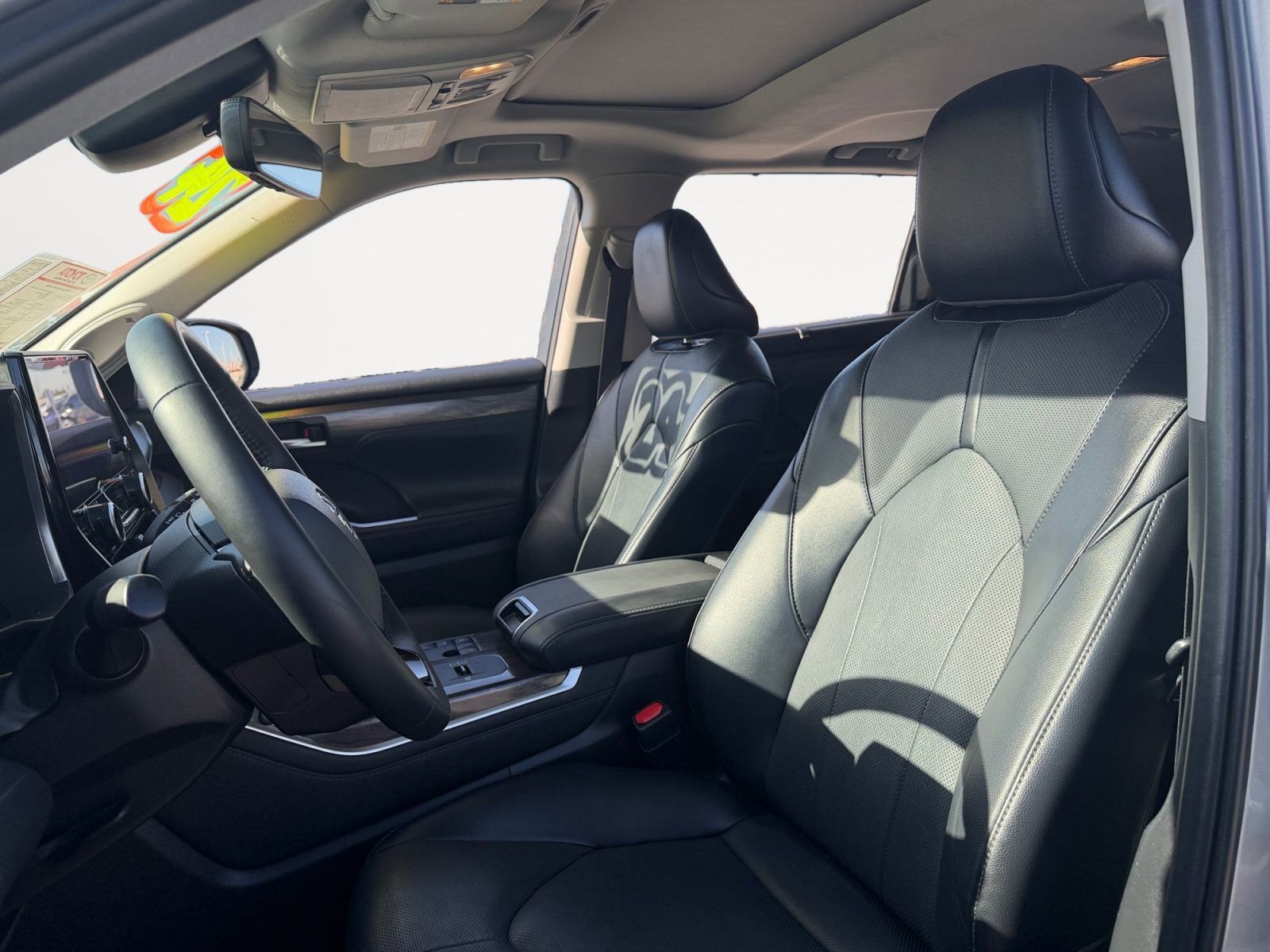Used 2024 Toyota Highlander Limited image 9