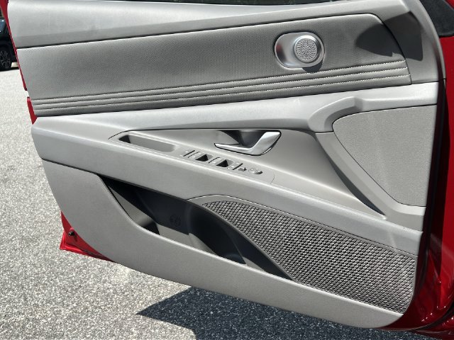 Used 2025 Hyundai Elantra SEL FWD image 32
