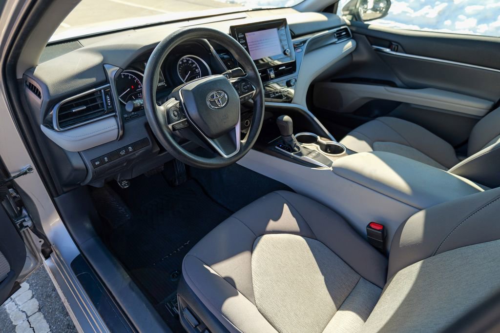 Used 2022 Toyota Camry LE w/ Carpet Mat Package (TMS) FWD image 18