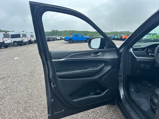 New 2025 Jeep Grand Cherokee Limited w/ Luxury Tech Group II image 10