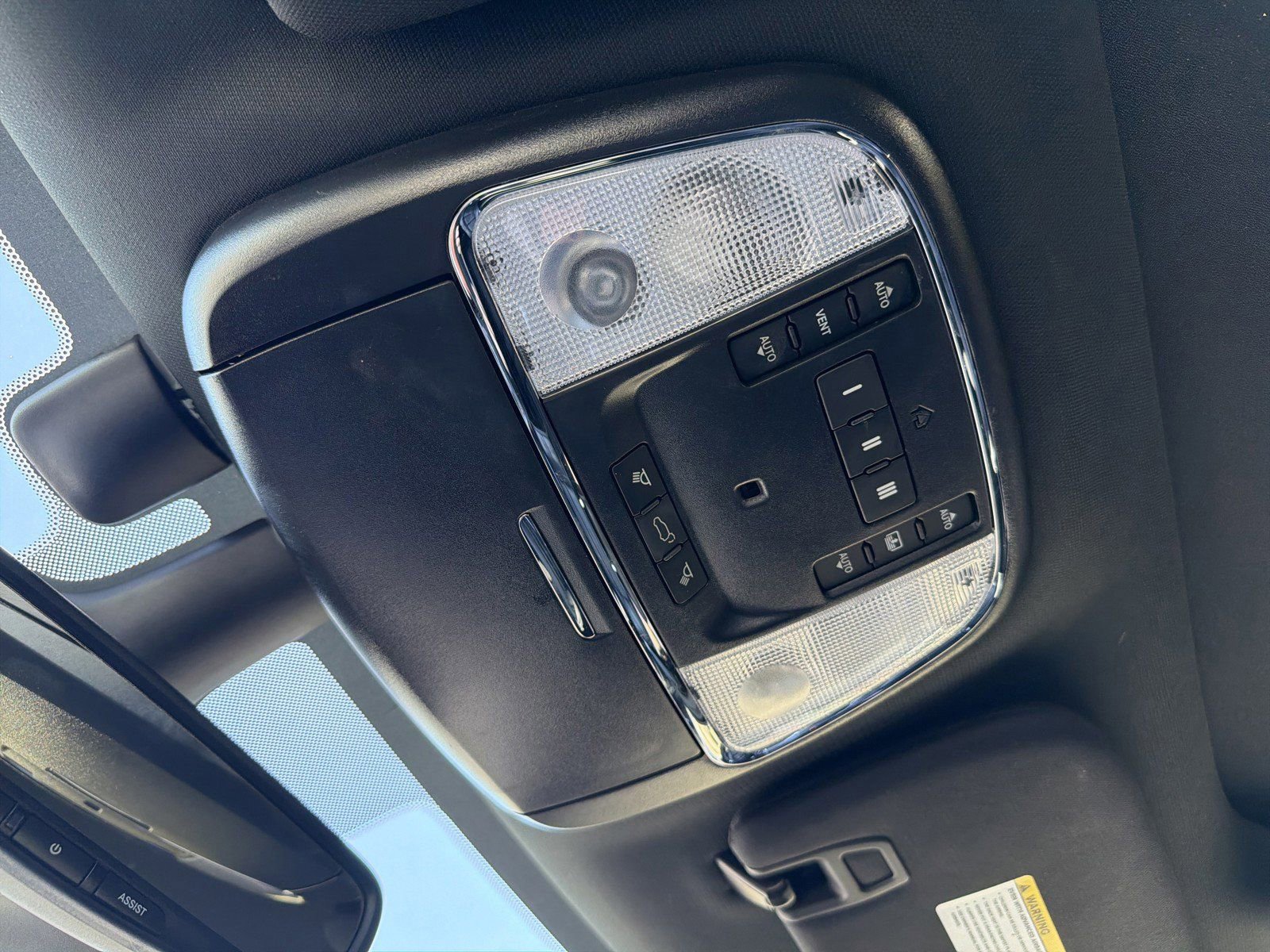 Used 2019 Jeep Grand Cherokee Overland AWD/4WD image 37