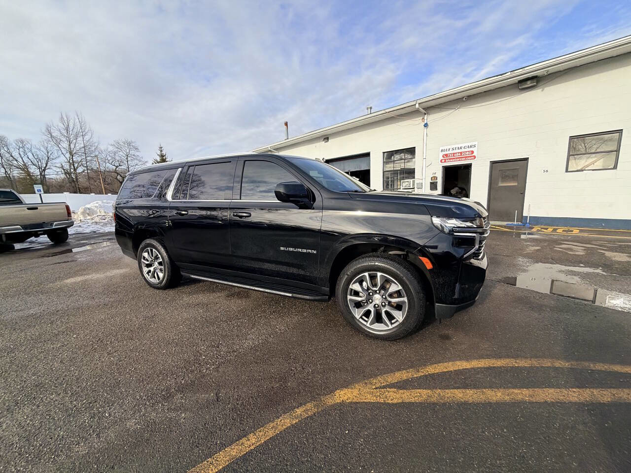 Used 2022 Chevrolet Suburban LT image 16