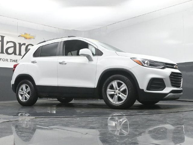 Used 2017 Chevrolet Trax LT w/ LT Convenience Package FWD image 2