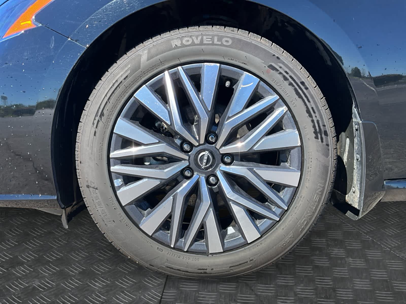 Used 2024 Nissan Altima 2.5 SV FWD image 14