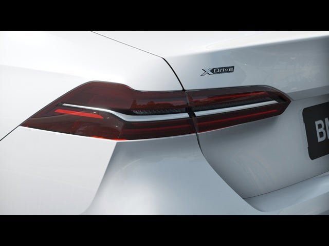 Used 2025 BMW 530i xDrive image 9