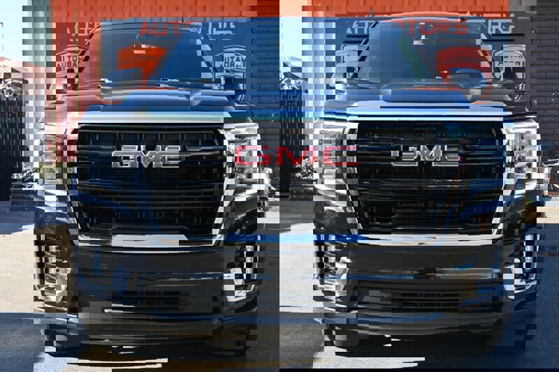 Used 2022 GMC Yukon SLE image 1