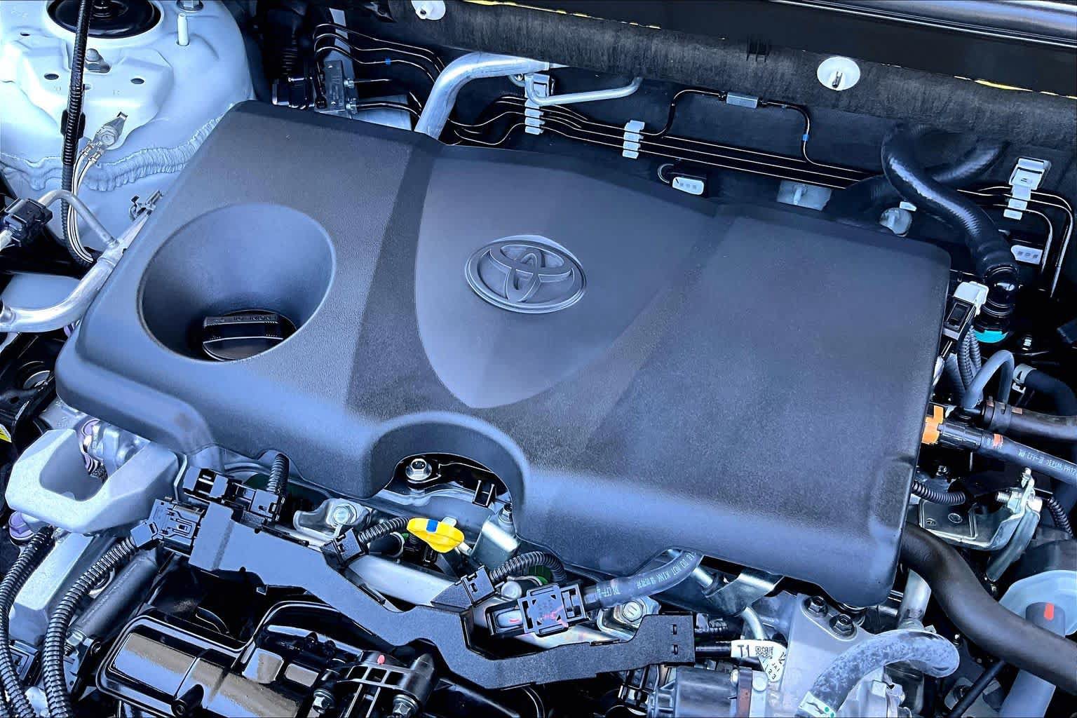 Used 2025 Toyota RAV4 XLE Premium FWD image 31
