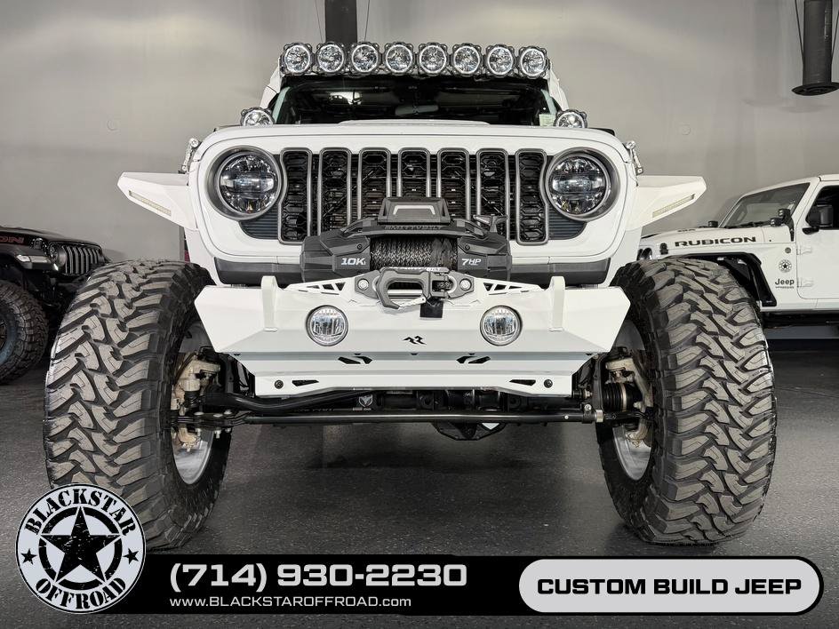 Used 2025 Jeep Wrangler Unlimited Rubicon AWD/4WD image 3