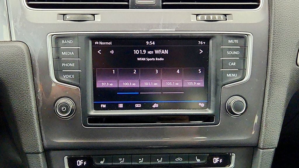 Used 2016 Volkswagen e-Golf SE FWD image 18