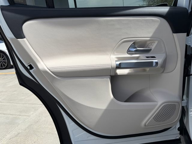 Used 2025 Mercedes-Benz GLB 250 4MATIC image 34