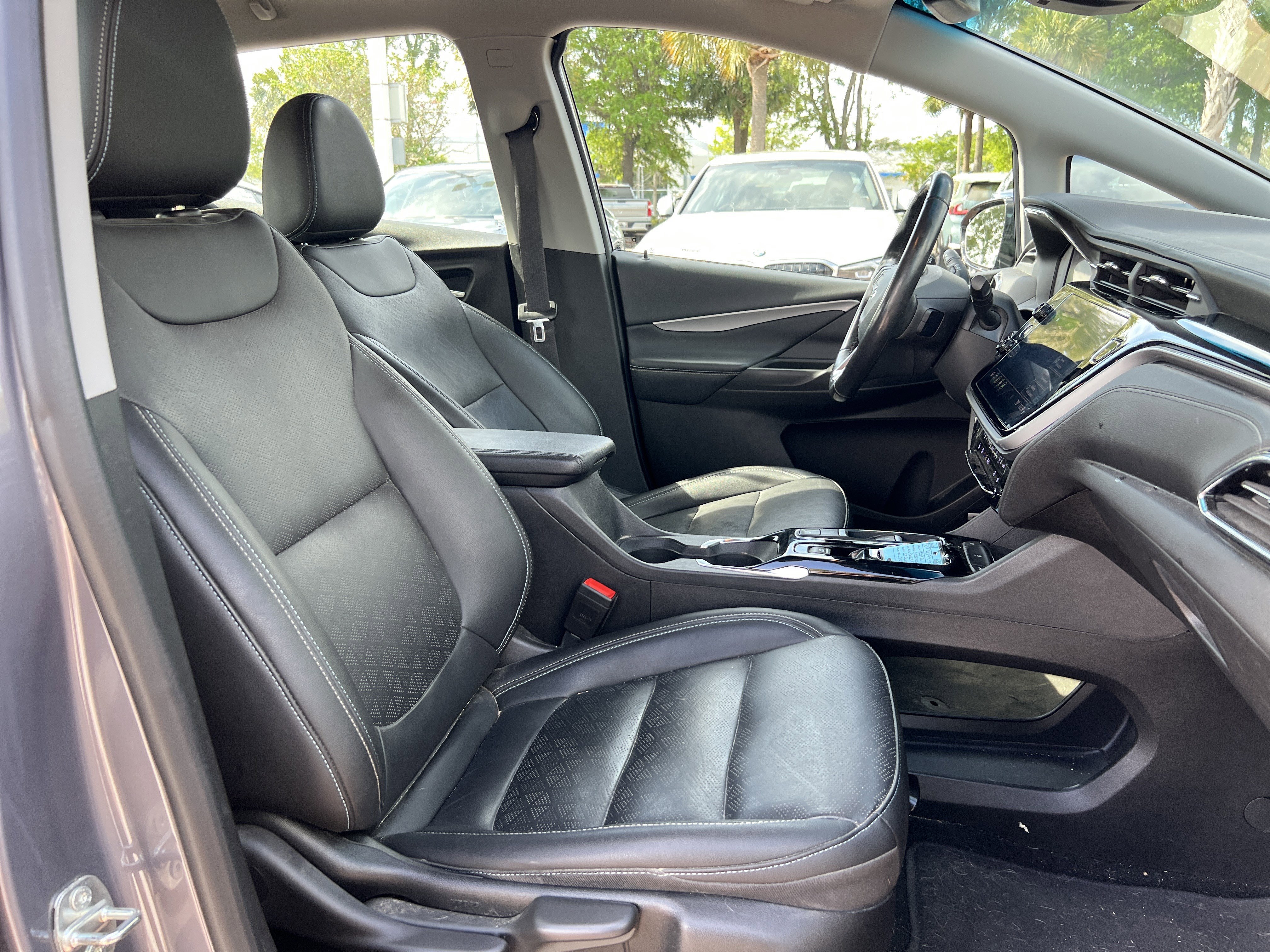 Used 2022 Chevrolet Bolt LT w/ Infotainment Package image 31