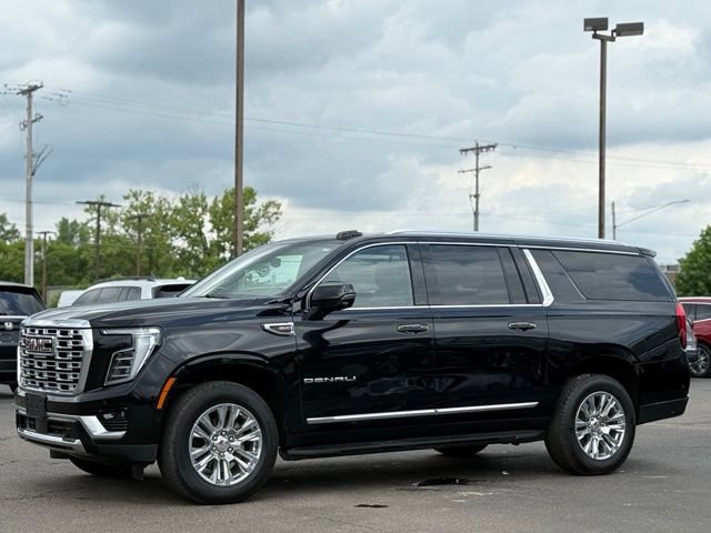 Used 2025 GMC Yukon XL Denali AWD/4WD image 40