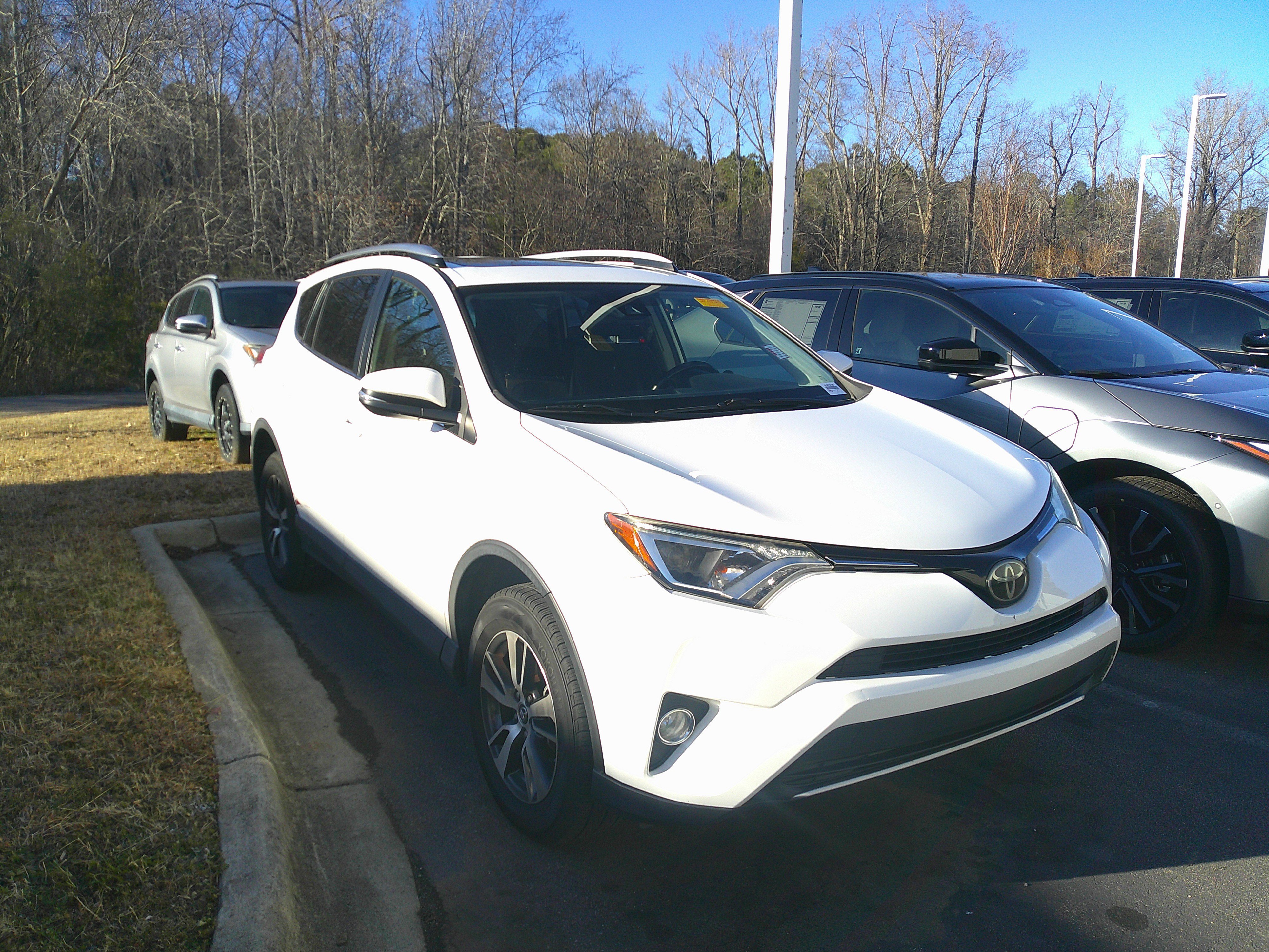Used 2018 Toyota RAV4 XLE image 3