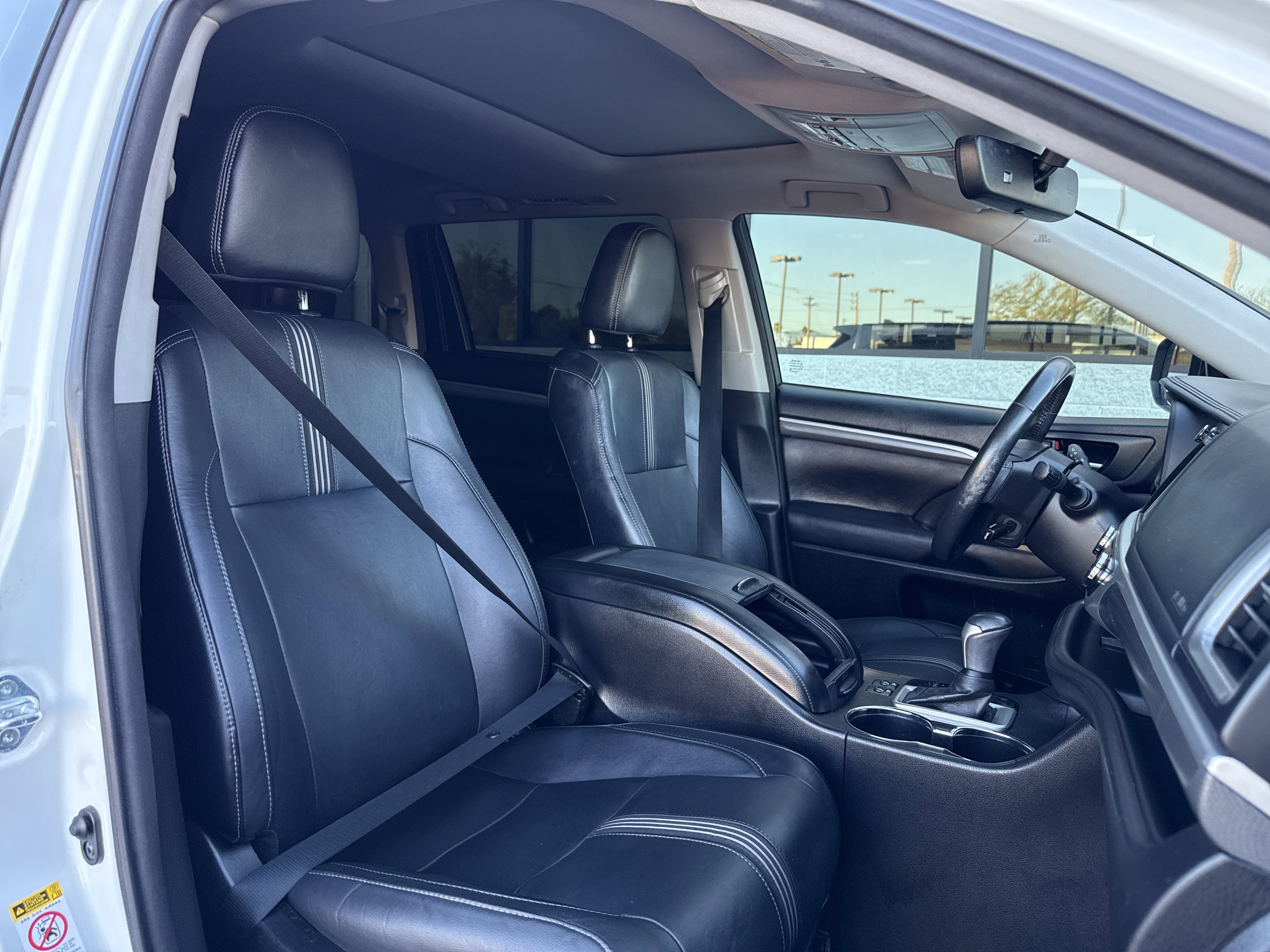 Used 2017 Toyota Highlander SE image 42