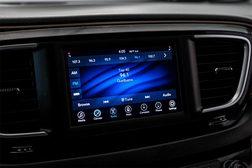 Used 2020 Chrysler Voyager Lxi image 27