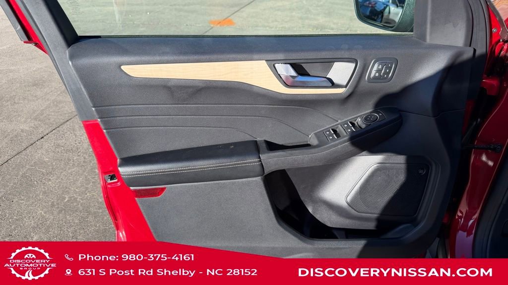 Used 2022 Ford Escape Titanium w/ Titanium Premium Package image 11