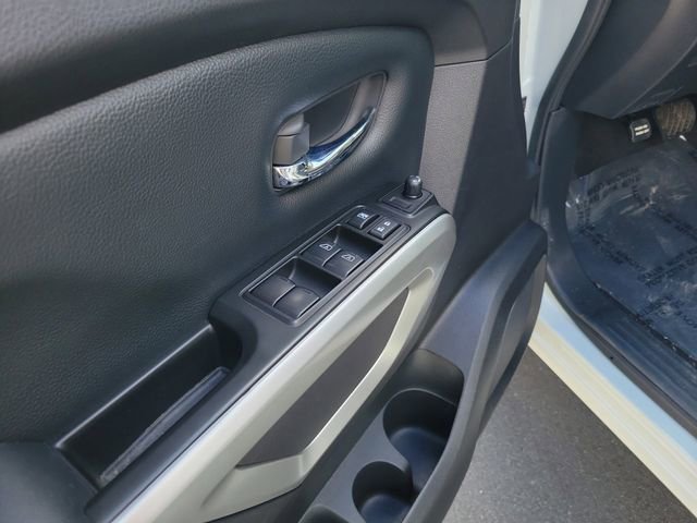 Used 2024 Nissan Titan SV w/ SV Convenience Package RWD image 16