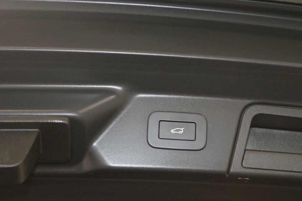 Used 2024 Land Rover Range Rover Velar S image 31