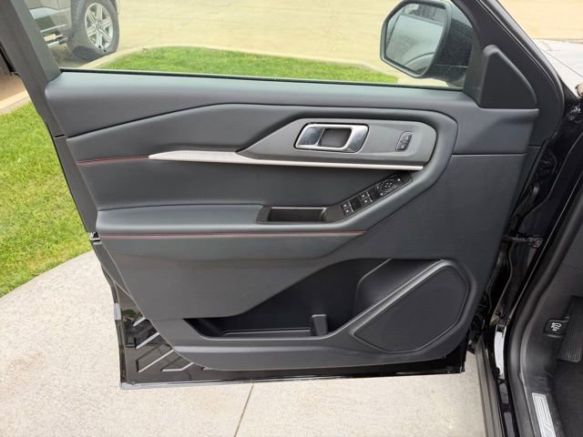 Certified 2025 Ford Explorer ST-Line AWD/4WD image 9