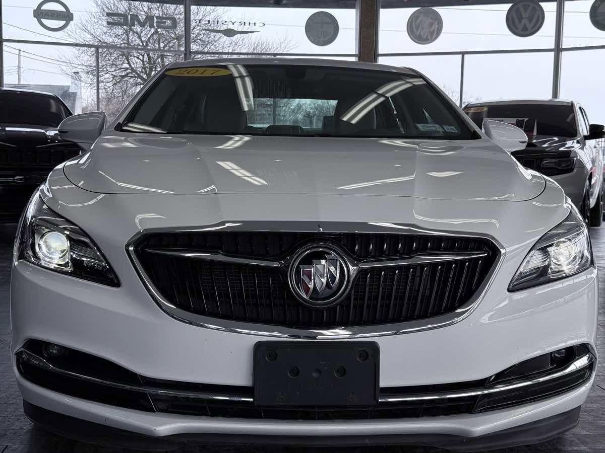 Used 2017 Buick LaCrosse Essence image 4