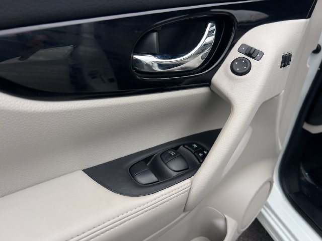 Used 2022 Nissan Rogue Sport SV w/ Technology Package FWD image 11